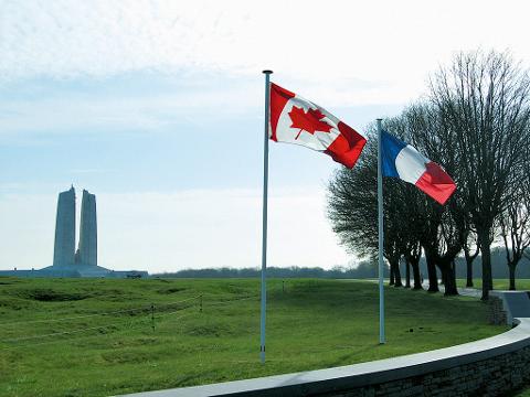 Day Trip from Paris to Vimy Ridge with Artois Battlefield in a Small Group (EX62)