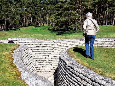 Private Day Trip from Paris to Vimy Ridge with Artois Battlefield  (T62-VIP)