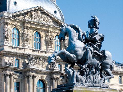 Skip-the-Line: Louvre Museum Greatest Masterpieces Small Group Guided Tour in French (EXTL/FR)